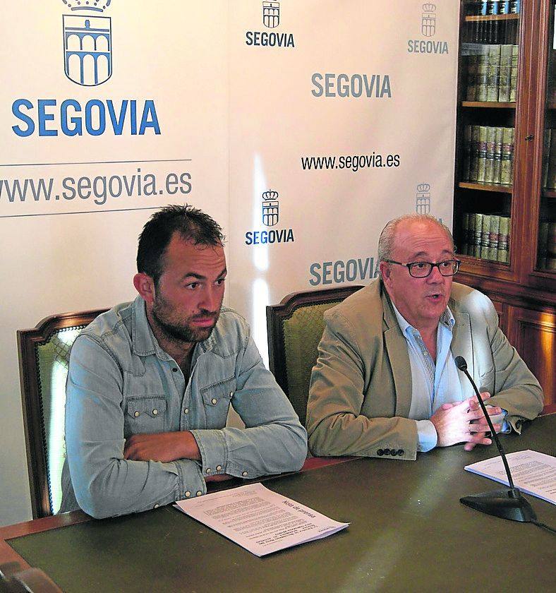Carlos Villagrán y Alfonso Reguera, en la presentación.