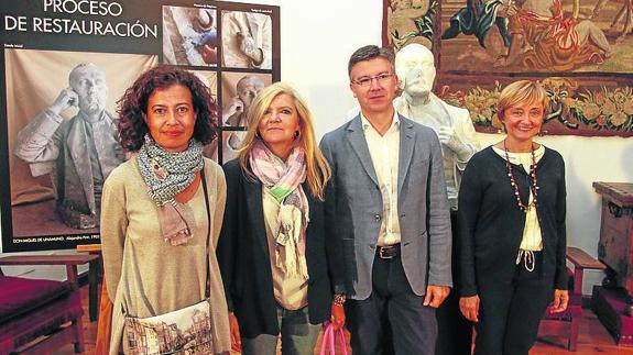 Las restauradoras Carmen Diego y Carmen Fernández, el director de ediciones Usal Eduardo Azofra, y Ana Chaguaceda, directora de la Casa Museo. 