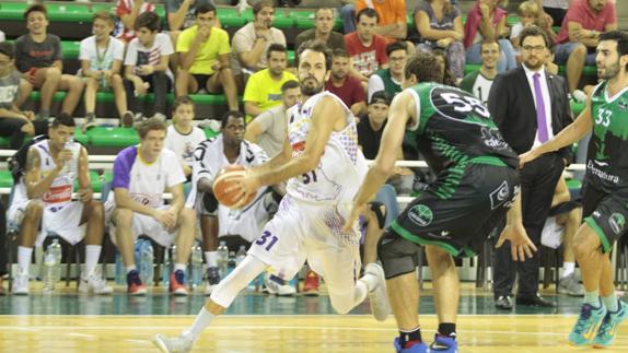 Blanch encara a Marcius durante el partido. Agencia LOF