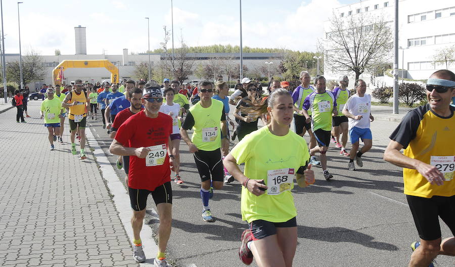 Participantes en la última Legua, en abril de 2015, en la salida de La Yutera. 