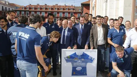 Recepción en el Ayuntamiento al Vrac Quesos Entrepinares, campeones de la Supercopa. 