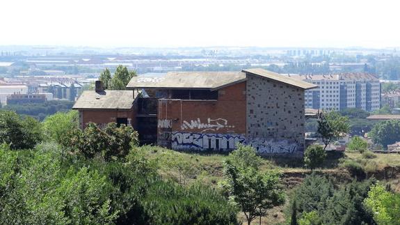 Vista general del edificio abandonado.