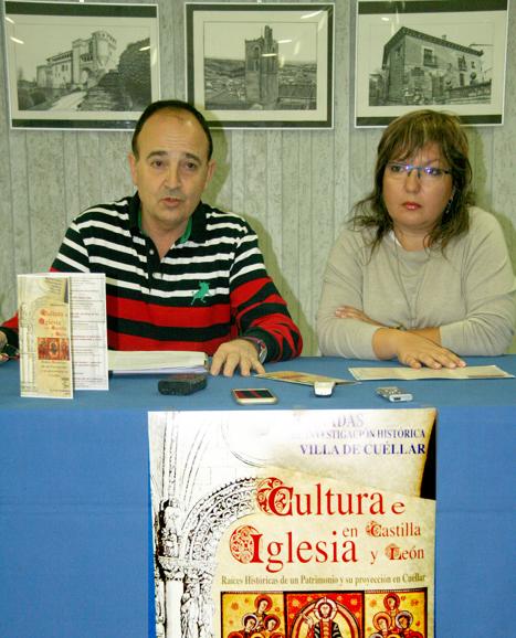 Javier Hernanz y Sonia Martín, director y coordinadora de las jornadas, en la presentación.