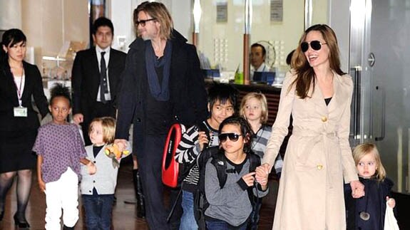 Brad Pitt, Angelina Jolie y sus seis hijos. 