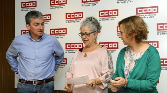 Luis Fernandez Gamazo, Bernarda García Cordoba y Elsa Caballero, en la rueda de prensa en la sede de CC OO. .