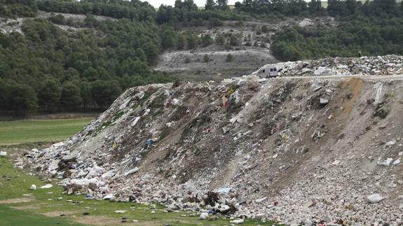 Vertedero que ardió el año pasado.