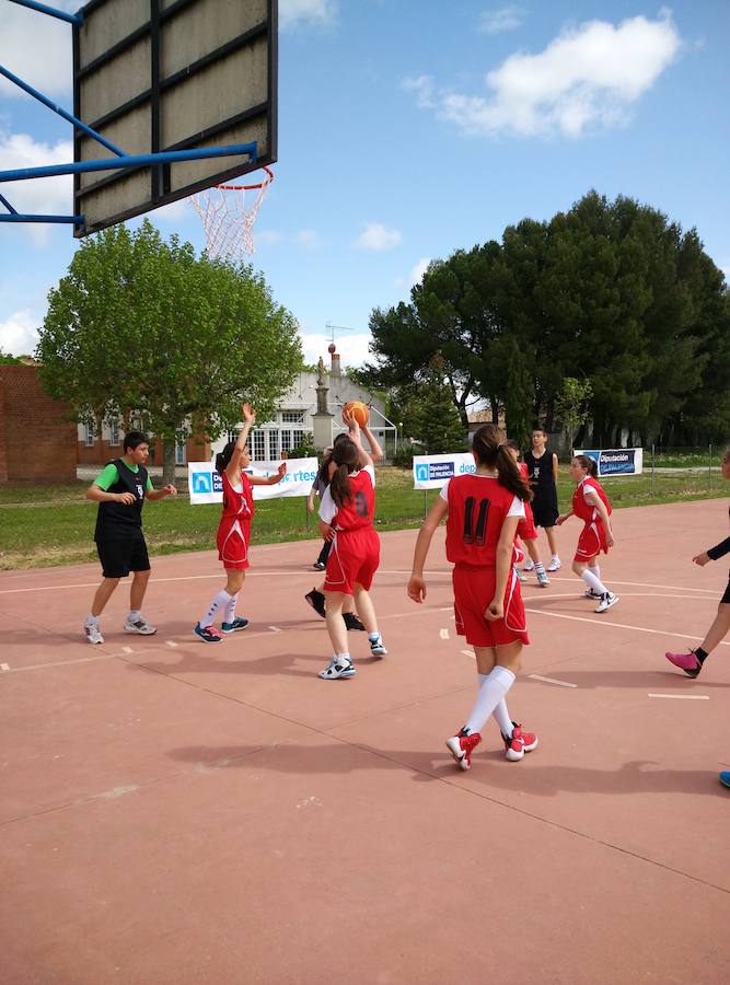 Participantes en un partido de los Juegos Escolares de la pasada temporada. 