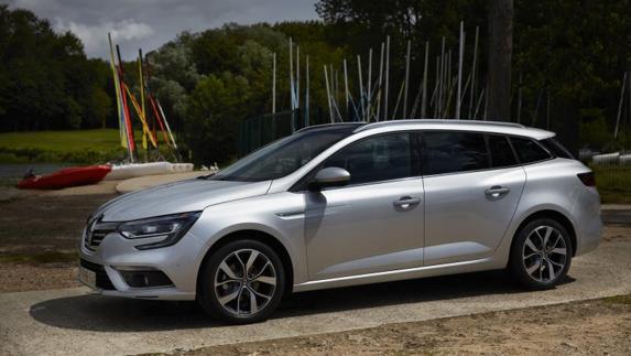 El nuevo Mégane Sport Tourer, que Renault produce en la fábrica de Palencia y que ha sido presentado en Illescas. / EL NORTE