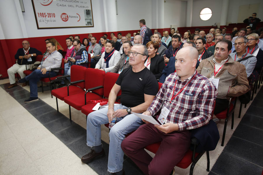 Cosmin Grau, secretario de organización, y Julián Martínez, secretario provincial, en la primera fila durante el congreso de este jueves.