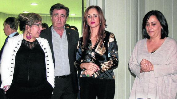 Silvia Clemente, junto al alcalde y las concejalas de Turismo y Cultura , Nuria Fernández y Sonia Martín (i). 