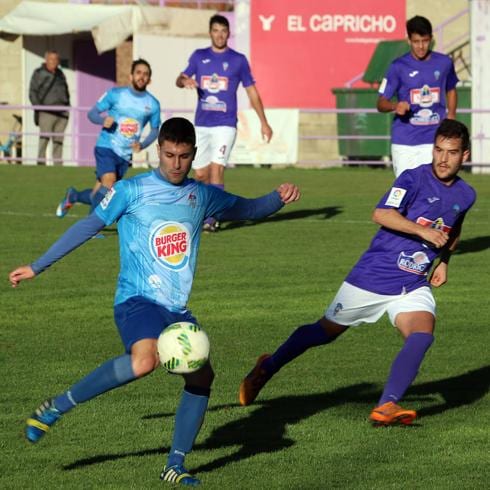 Manu, en el partido frente a La Bañeza.