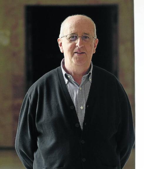 Tomás Durán, en los pasillos de la Casa de la Iglesia. 