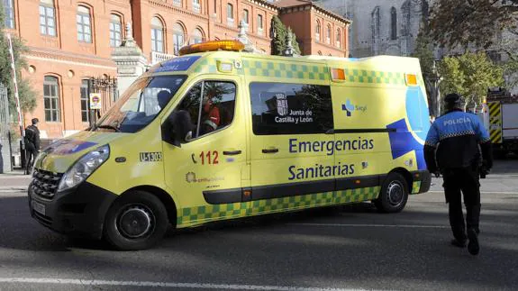 Ambulancia trasladada hasta el Zorrilla para atender a los afectados.