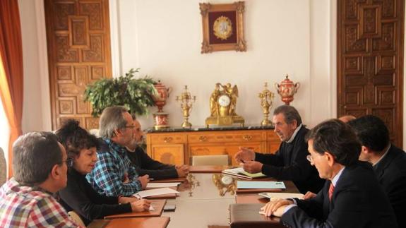 El alcalde de Zamora, Francisco Guarido, y el vicepresidente de la Diputación, Juan Dúo, durante la reunión en el Ayuntamiento