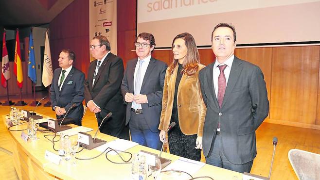 Alain Saldaña, Juan Molas, Alfonso Fernández Mañueco, Marta Blanco y Javier Ramírez en la mesa de inauguración. 