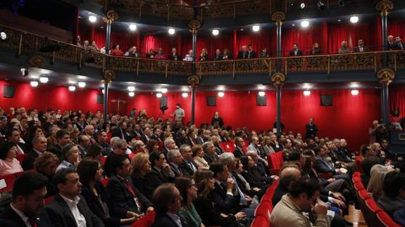 Asistentes a la celebración del Día de la Provincia en el Teatro Zorrilla el pasado año.