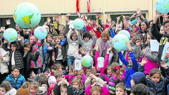 Escolares de la Aneja celebran el Día de los Derechos de la Infancia. 