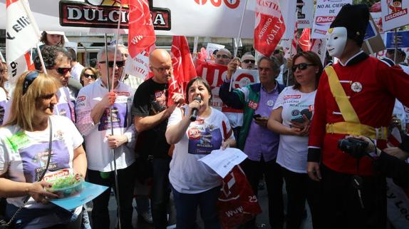 Protesta de los trabajadores de Dulciora contra el cierre.