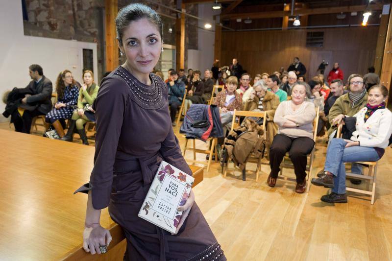 Espido Freire, en un encuentro con lectores en Ávila. 