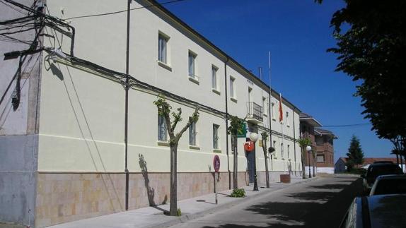 Exterior del cuartel de la Guardia Civil en Herrera de Pisuerga. 
