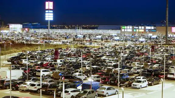 El aparcamiento de RIO Shopping durante la apertura del centro comercial el 6 de diciembre del año pasado.