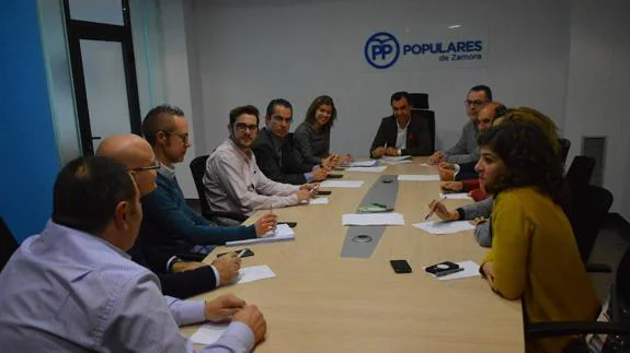 Fernando Martínez-Maillo, en la reunión con los concejales del PP en el Ayuntamiento de Zamora