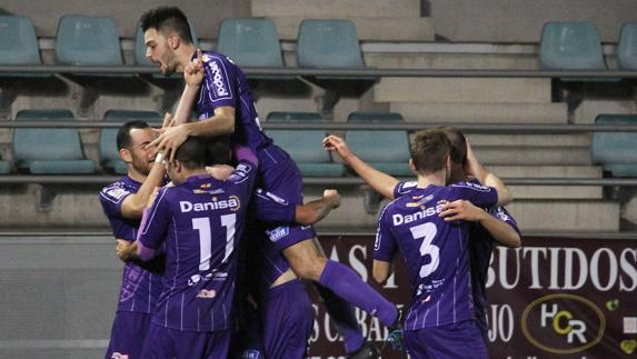 Los jugadores del Cristo Atlético celebran un gol esta temporada. 