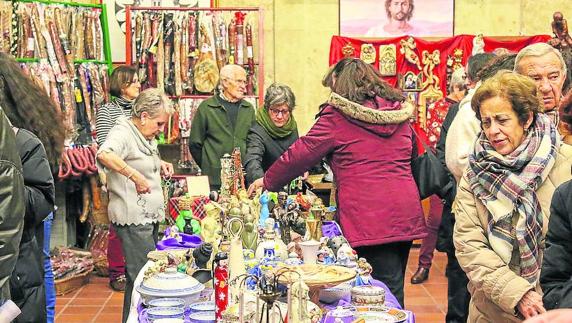 Los salones de la Purísima albergaron el último rastrillo del Comedor de los Pobres. 