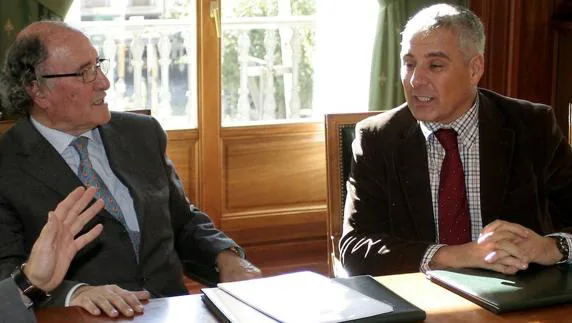 José Herrero Vallejo-Nájera y Arturo Cuervo, en el Ayuntamiento de Palencia, en 2011.