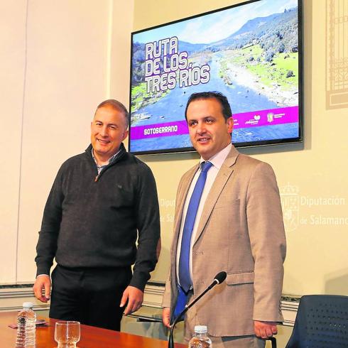 Sebastián Requejo y Javier García durante la presentación de la Ruta de los Tres Ríos.