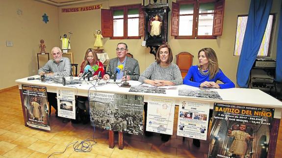 Carlos Mediavilla, Carmen Fernández, Ángel Gutiérrez, Ángeles Armisén e Isabel Landa, ayer en la rueda de prensa.