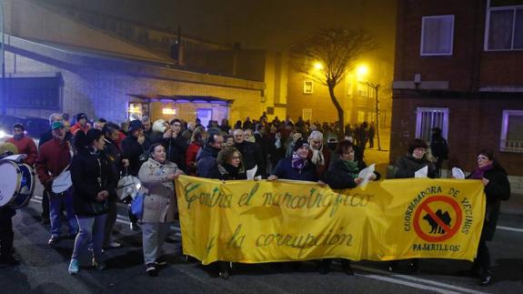 Protesta vecinal contra la venta de droga en el barrio.