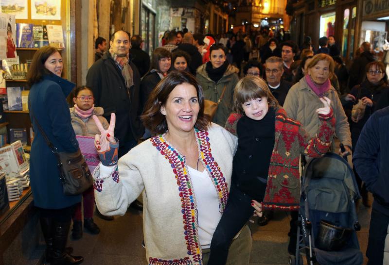 Samantha Vallejo-Nájera firma libros en Segovia. 
