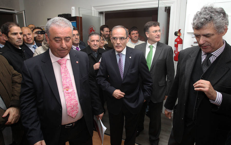 José Soriano, Marcelino Maté y Ángel María Villar, en la nueva sede de la Delegación Provincial de Fútbol.