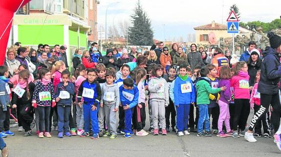 Participantes en la carrera solidaria celebrada en Villarramiel.