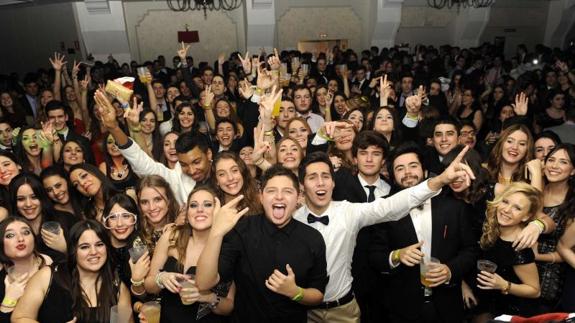 Jóvenes asistentes al cotillón del pasado año en el hotel Felipe IV. 