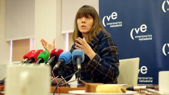 La presidenta de la CVE, Ángela de Miguel, durante la rueda de prensa. 