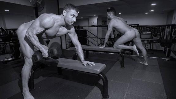 El Gimnasio Pulsaciones de Palencia recibe el año con un desnudo solidario