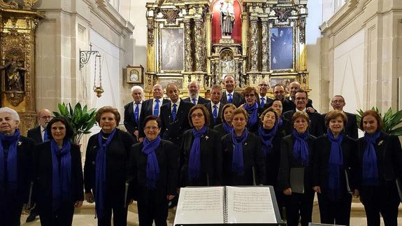 La Coral Voces de Castilla durante la actuación del sábado, en Bernuy de Porreros. 