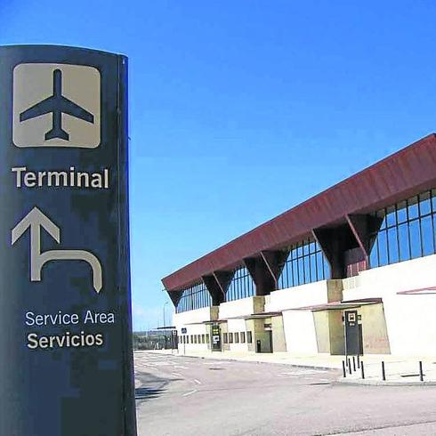 Vista del exterior del aeropuerto salmantino de Matacán.
