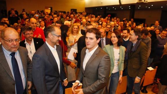 Albert Rivera con Francisco Igea, Luis Fuentes y Pilar Vicente durante el acto de partido que se celebró ayer en Valladolid.