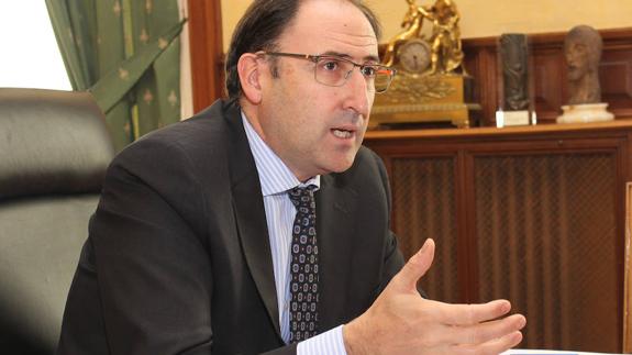 El alcalde de Palencia, Alfonso Polanco, durante la entrevista. 