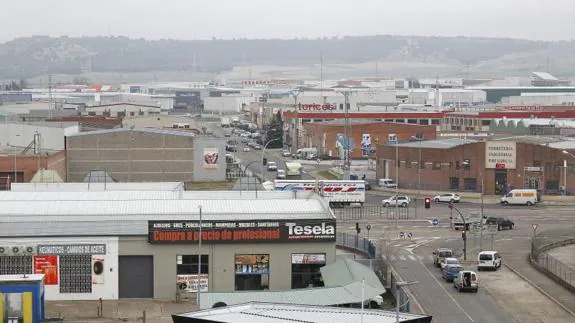 Vista de las naves de empresas instaladas en el polígono industrial de Palencia.