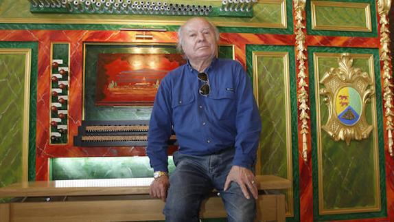 Francis Chapelet, con el órgano de Abarca de Campos. 