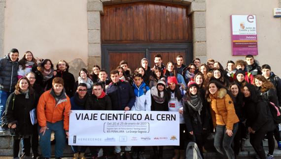 Los alumnos del IES Peñalara, antes de partir hacia Ginebra. El Norte