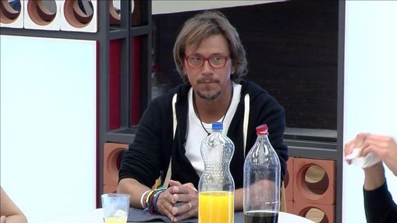 Alejandro Abad se vuelve a meter con Naím Thomas y Juan Camus