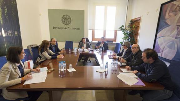 Miembros de la Fundación Personas se reunieron el pasado día 24 con los grupos políticos de la Diputación para explicarles su proyecto para la Casa Cuna.