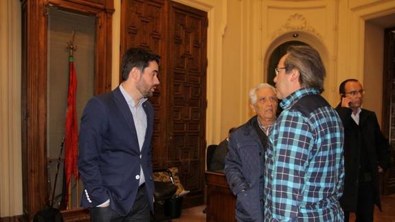 El alcalde de Zamora y el concejal de Seguridad Ciudadana, junto al presidente de la Asociación de Vecinos de Pinilla.