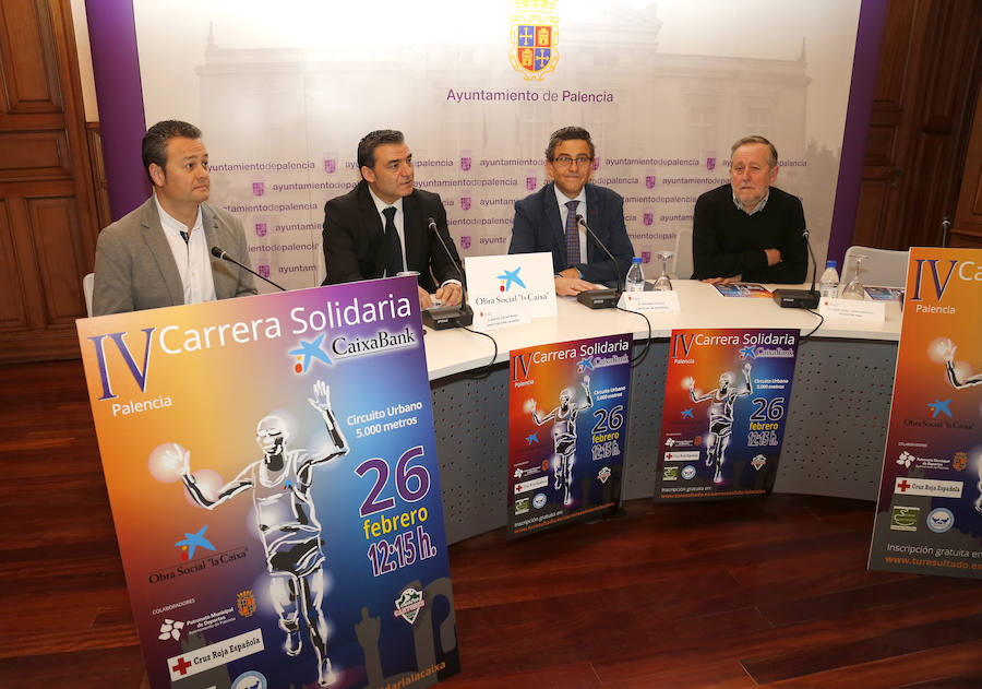 Mariano Calvo (Club Cuatro Cantones), Óscar Rivas (Caixabank), Facundo Pelayo (concejal de Deportes) y Juan José Arroyo (Patronato Municipal de Deportes). 
