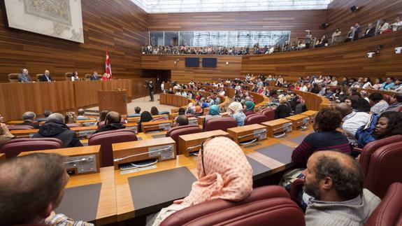 Recepción de inmigrantes y refugiados en las Cortes, el pasado 23 abril de 2016, con motivo del Día de la Comunidad . 